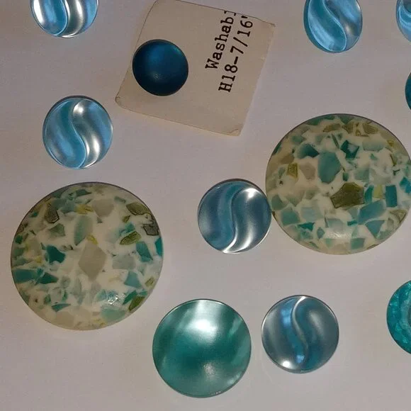 13 Retro Blue Vintage Buttons - Picture 12 of 12